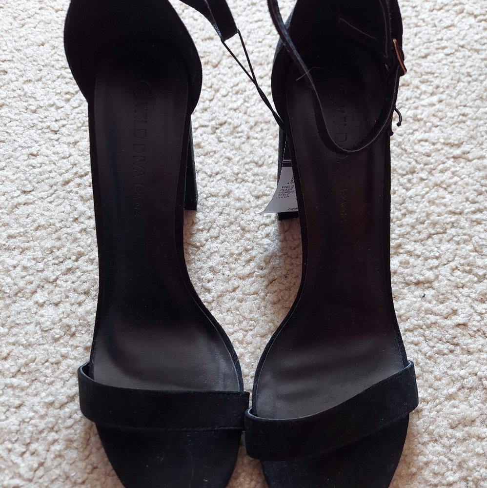 High heels - Picture 2 of 2